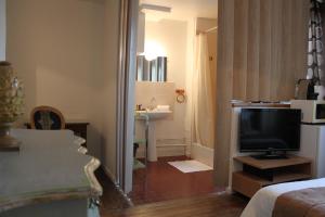 Koupelna v ubytování Résidence et Chambres d'Hôtes de La Porte d'Arras + 37 fotografií