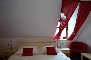 Postel nebo postele na pokoji v ubytování Hotel Střelnice