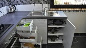 Kuchyň nebo kuchyňský kout v ubytování Apartma Auriga
