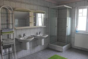 Kúpeľňa v ubytovaní Gartenpension Prosl