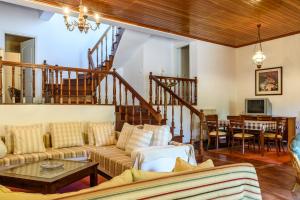 Χώρος καθιστικού στο Villa Aris
