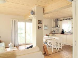 a kitchen and a living room with a table at Am Inselufer in Werder