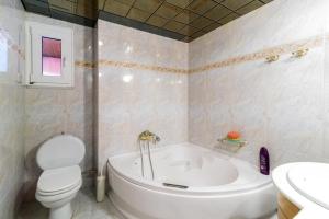 Ένα μπάνιο στο Villa Aris +40 φωτογραφίες