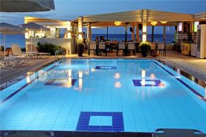 Swimmingpoolen hos eller tæt på Esperides Beach Hotel Apartments