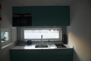 Kuchyň nebo kuchyňský kout v ubytování Alfamar2108