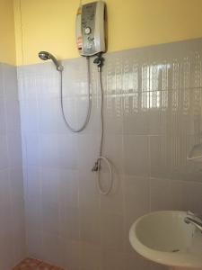 Kylpyhuone majoituspaikassa Sunanta Bungalow