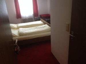 Кровать или кровати в номере Hotel-Restaurant Hellmann