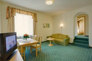 TV a/nebo společenská místnost v ubytování Hotel Castel Latemar