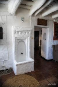 a white wall with a fireplace in a room at Casa Nicolasa in Capileira
