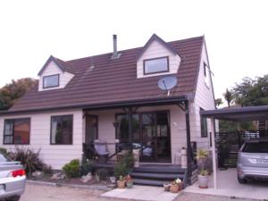 a white house with a brown roof at Annie's BnB at 7C in Renwick