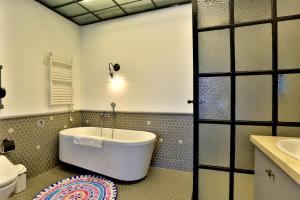 Youxiake Canal Hotel Hangzhou的一间浴室