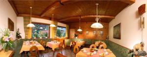 Restaurace v ubytování Gästehaus Regina