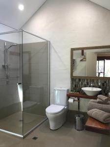 Et badeværelse på Dunsborough Ridge Retreat