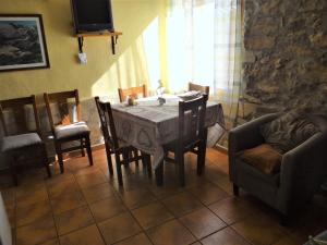 a dining room with a table and chairs at La Remulla in Paúls