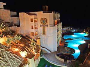 Bazén v ubytovaní Sphinx Aqua Park Beach Resort alebo v jeho blízkosti
