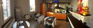 Η κουζίνα ή μικρή κουζίνα στο Room & Breakfast A casa di Emma