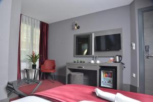 TV a/nebo společenská místnost v ubytování A11 Hotel
