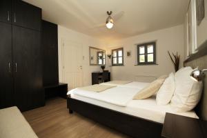 Letto o letti in una camera di Boutique Hotel Dvor
