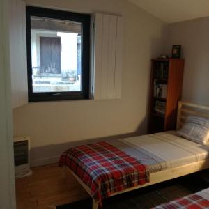 a bedroom with a bed and a window at Casa na Quinta de Valinhas in Vitorino dos Piães