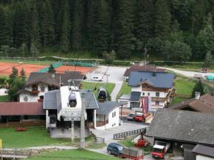 an aerial view of a small town with houses and cars at TUX DIAMANT in Tux