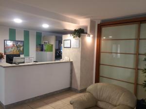 Televízia a/alebo spoločenská miestnosť v ubytovaní Residence Abamar