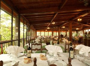 A restaurant or other place to eat at Hotel Archimede