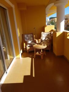 Ein Sitzbereich in der Unterkunft Cascadas de la Marina