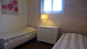 Uma cama ou camas num quarto em Les lauriers