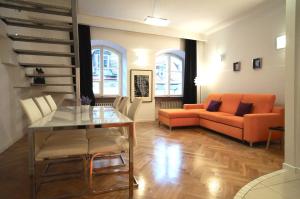 Khu vực ghế ngồi tại AAA Stay Apartments Old Town Warsaw I