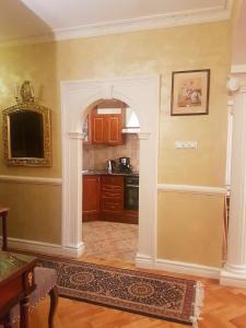 Kuchnia lub aneks kuchenny w obiekcie GoldStar Luxury Old Town Krakow Apartment