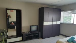 TV a/nebo společenská místnost v ubytování Popular Condo by Jintana