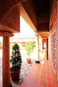 a courtyard with two trees in pots on a building at SEAVIEW-SHOY B&B in Xiaoliuqiu