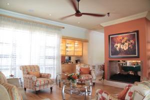 A seating area at Schneiders Boutique Hotel