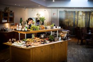 Comida en o cerca de este hotel