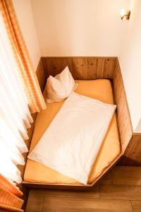 Postel nebo postele na pokoji v ubytování PEOPLE'S Hotel