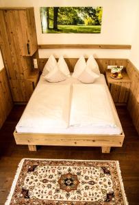 Postel nebo postele na pokoji v ubytování PEOPLE'S Hotel