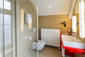 A bathroom at Swiss Night by Fassbind Még 37 kép