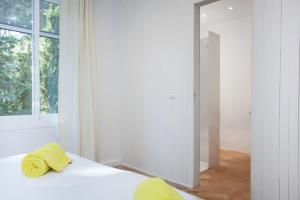 Una cama o camas en una habitación de Villa Cala Padri