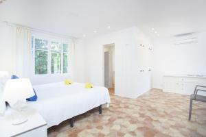 Una cama o camas en una habitación de Villa Cala Padri