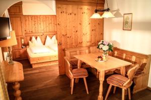 Postel nebo postele na pokoji v ubytování PEOPLE'S Hotel