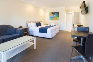 A seating area at Lincoln Cottage Motor Inn