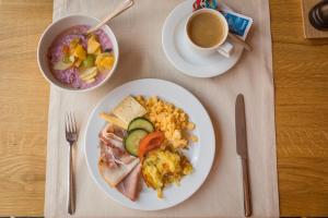 Makanan di atau berdekatan hotel