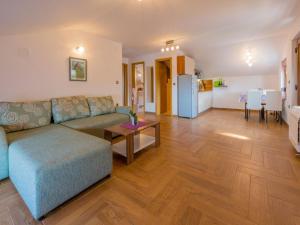 Posedenie v ubytovaní Apartments SOBOL