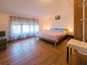 Posteľ alebo postele v izbe v ubytovaní Apartments SOBOL