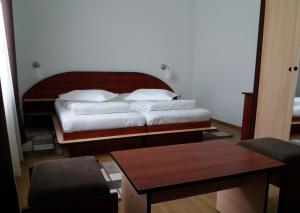 En eller flere senge i et værelse på Vila Viitorul