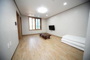 Ένα ή περισσότερα κρεβάτια σε δωμάτιο στο Seongsan Star Pension