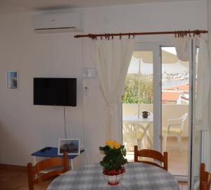 TV/Unterhaltungsangebot in der Unterkunft Apartments Burcul Pag