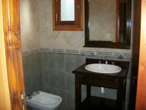 a bathroom with a sink and a toilet at Ñande Roga in Mar de las Pampas