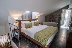 Postel nebo postele na pokoji v ubytování Navona Essence Hotel