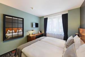 Postel nebo postele na pokoji v ubytování Hotel City Zürich Design & Lifestyle
